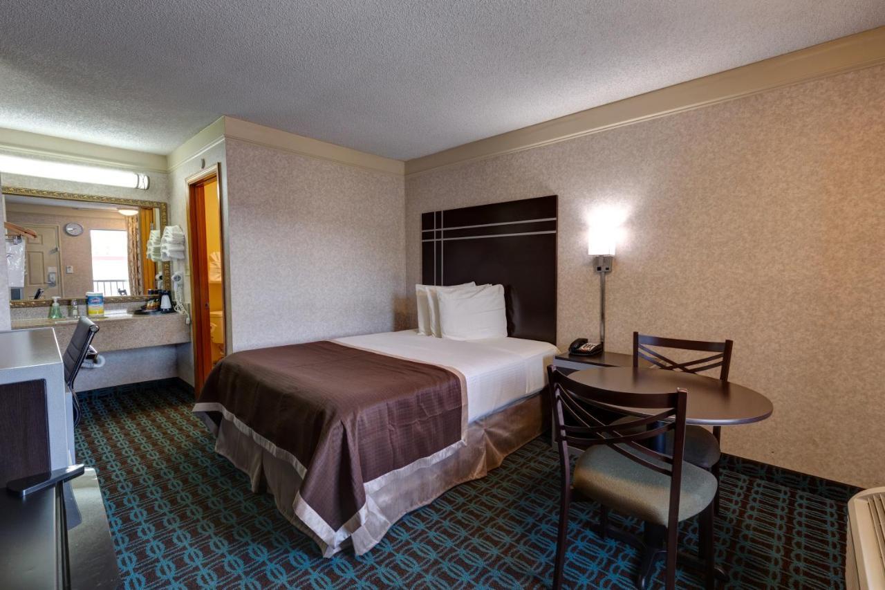 Deluxe Inn - Fayetteville I-95 المظهر الخارجي الصورة