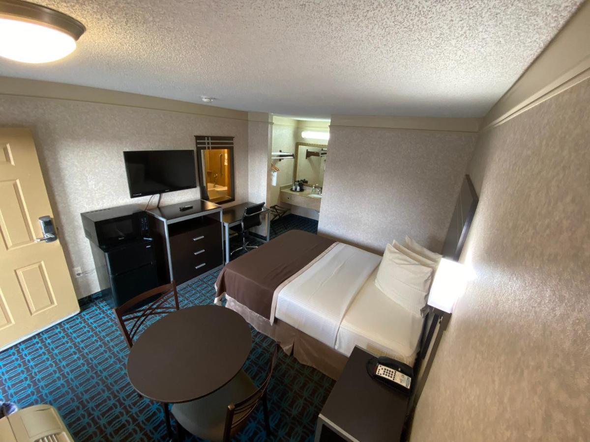 Deluxe Inn - Fayetteville I-95 المظهر الخارجي الصورة